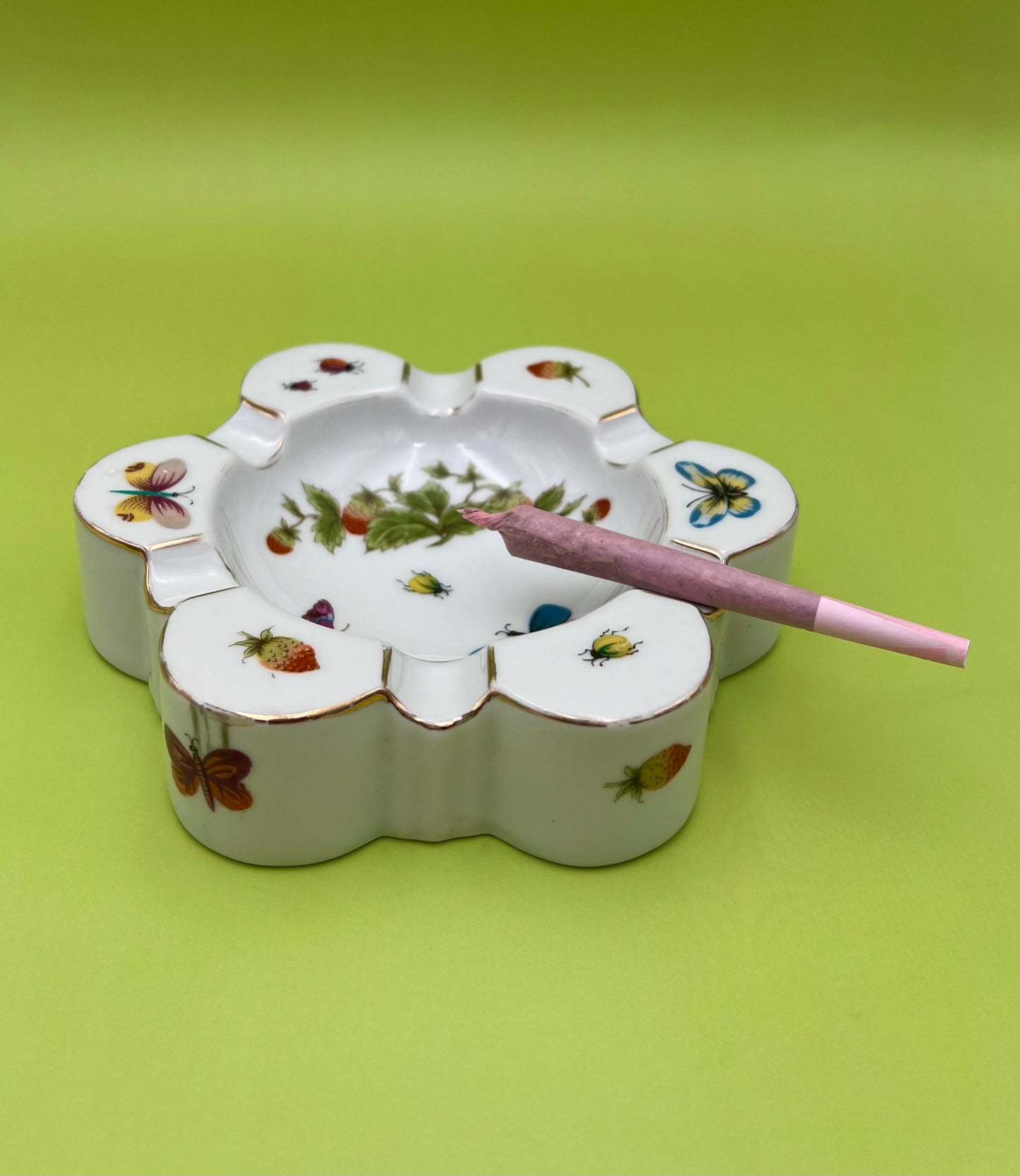 Maggie-Smoking Accessory-Pearl's Puff Parlor