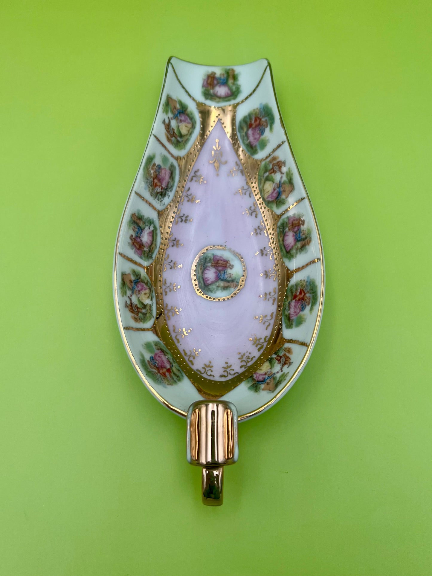 Zoe-Smoking Accessory-Pearl's Puff Parlor