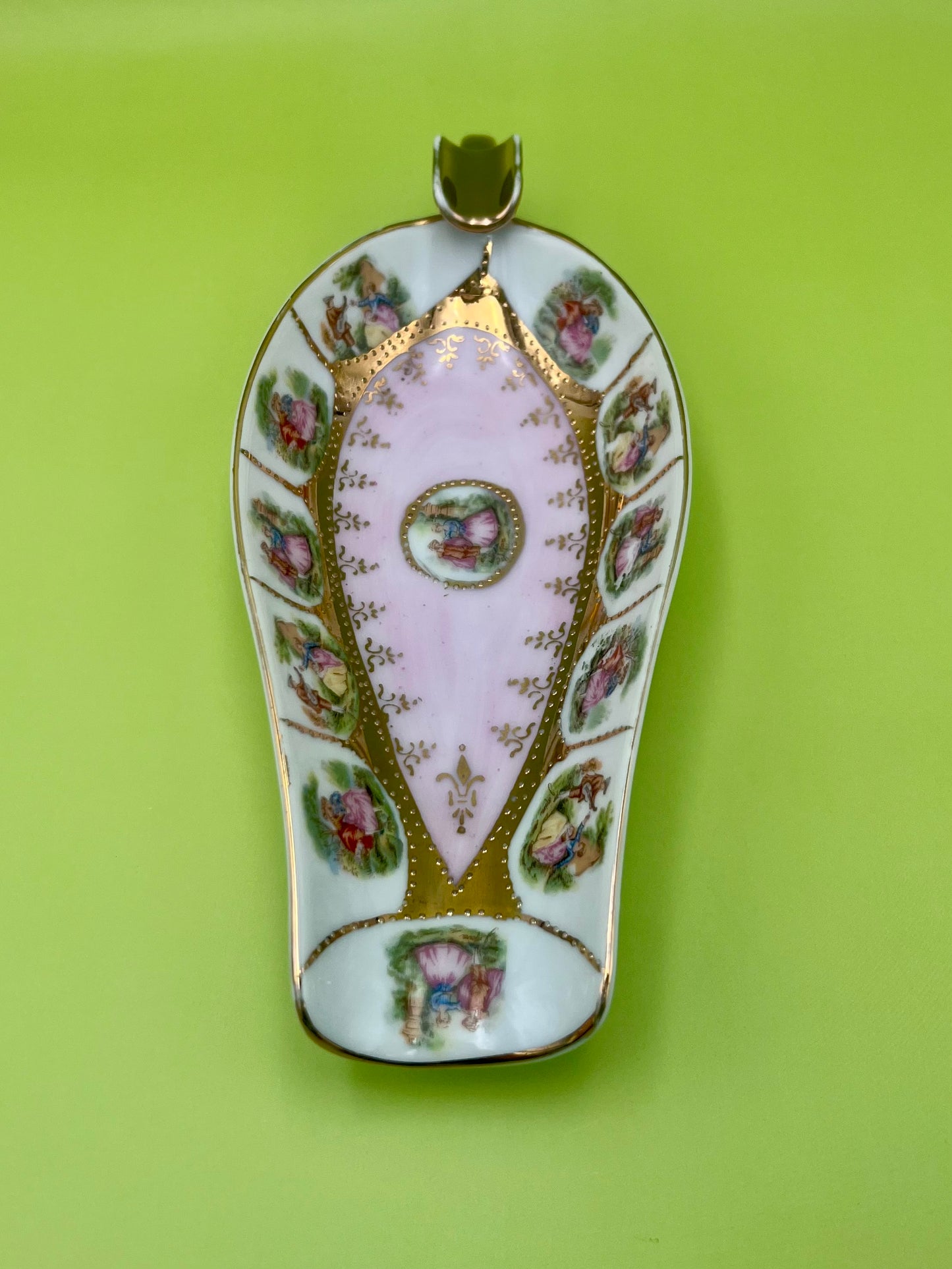 Zoe-Smoking Accessory-Pearl's Puff Parlor