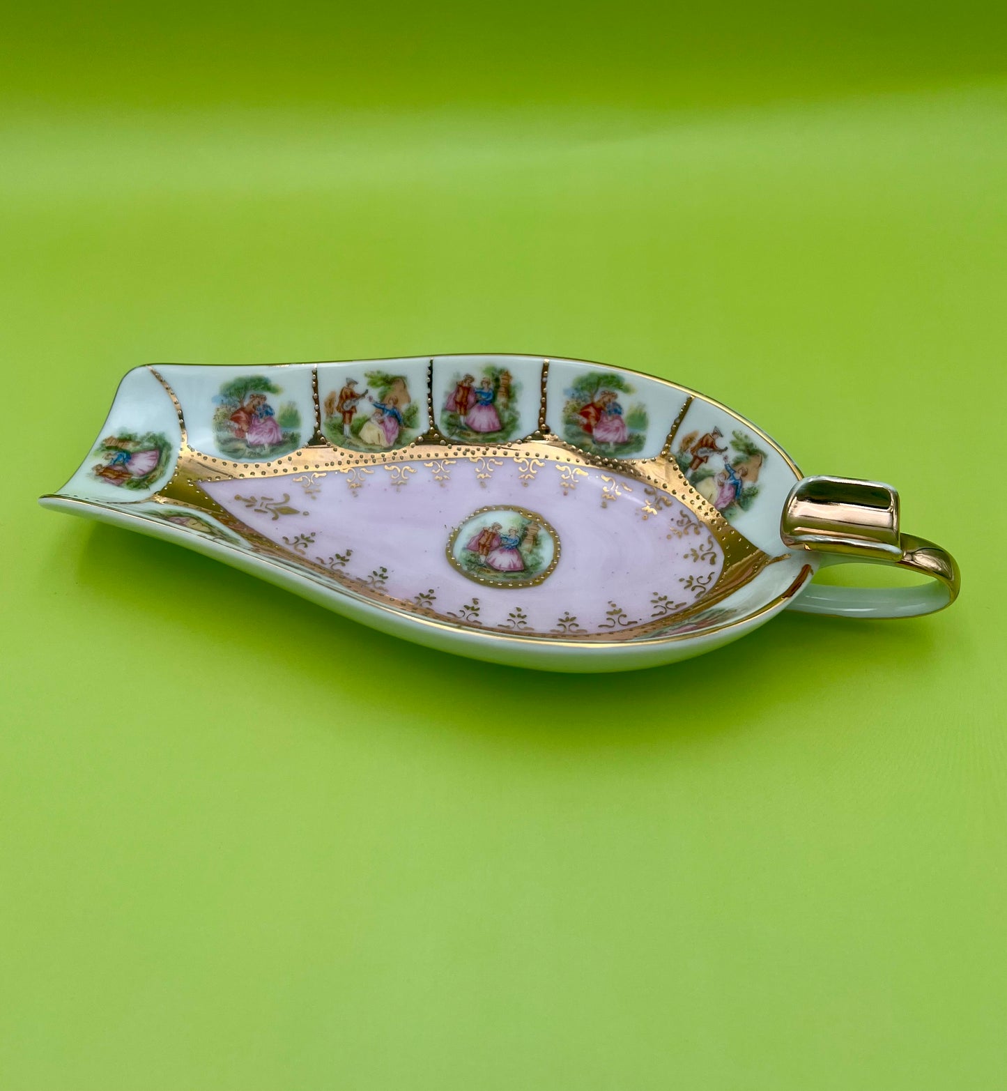 Zoe-Smoking Accessory-Pearl's Puff Parlor