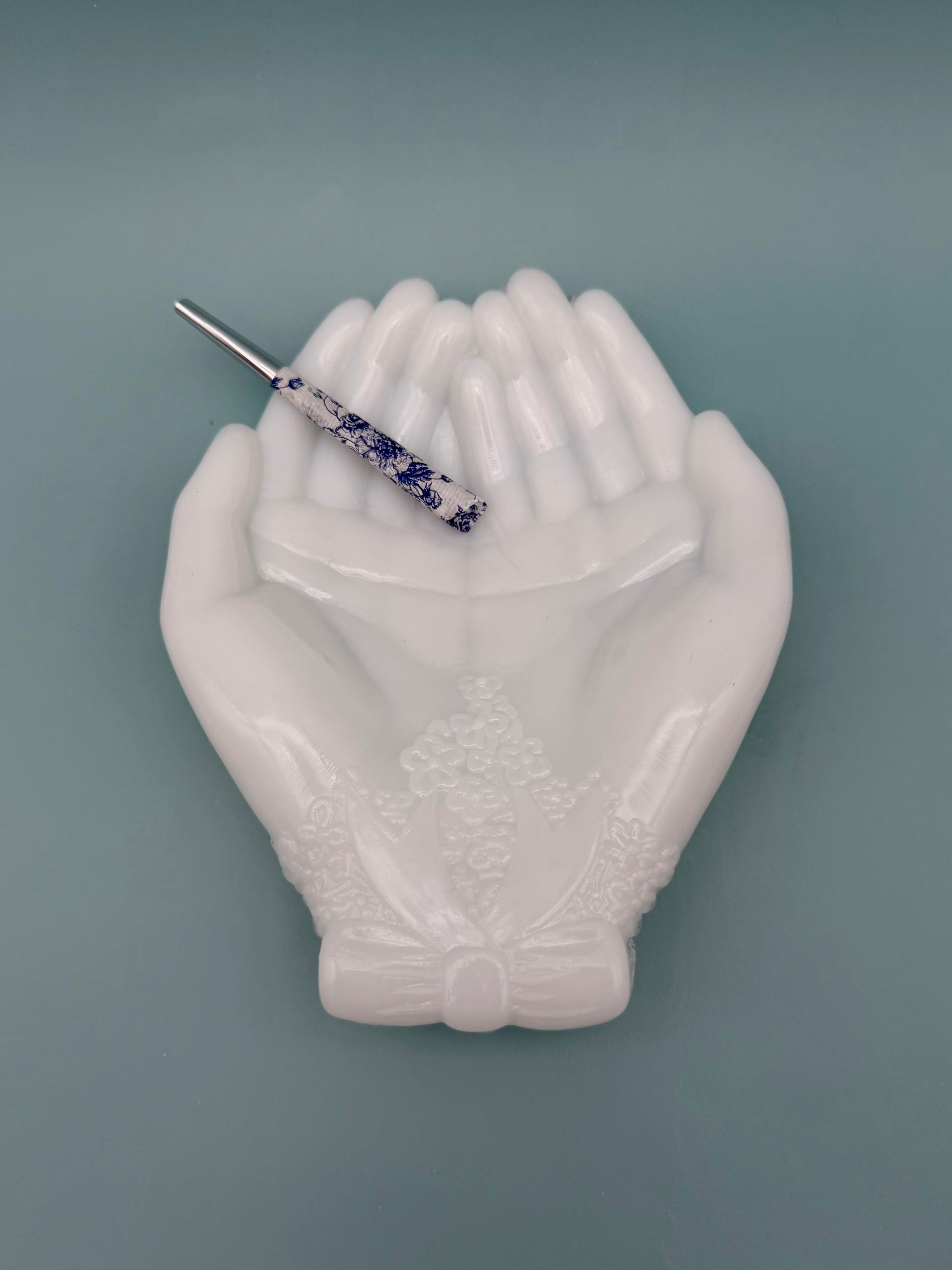 Beatrice-Smoking Accessory-Pearl's Puff Parlor