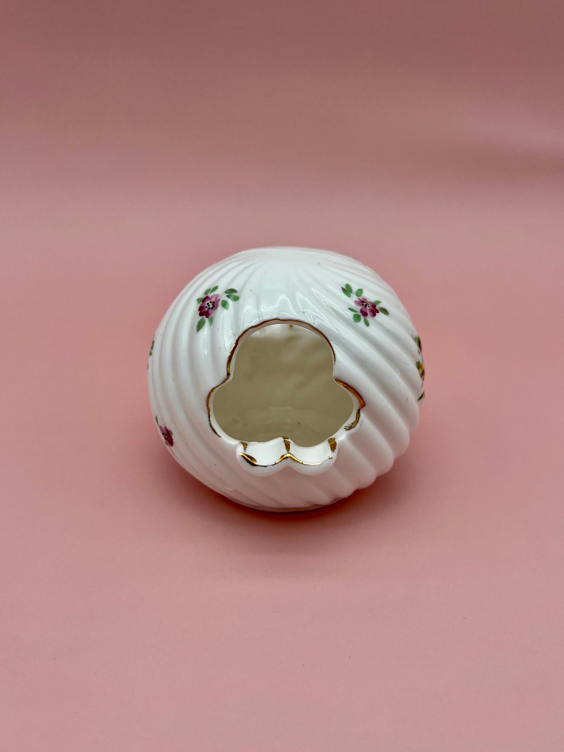 Cleo-Smoking Accessory-Pearl&#39;s Puff Parlor