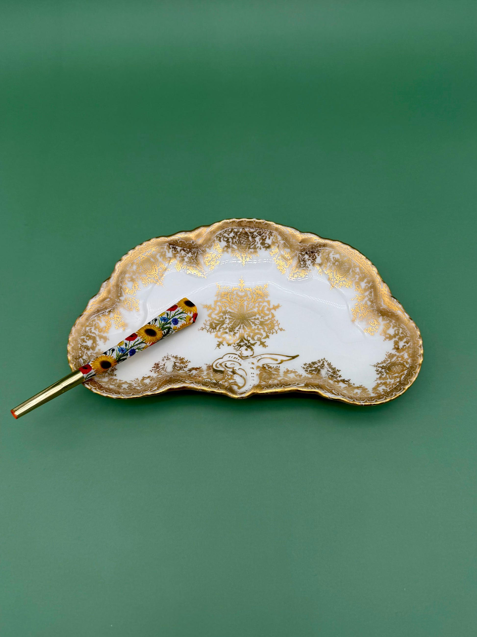 Eliana-Smoking Accessory-Pearl's Puff Parlor