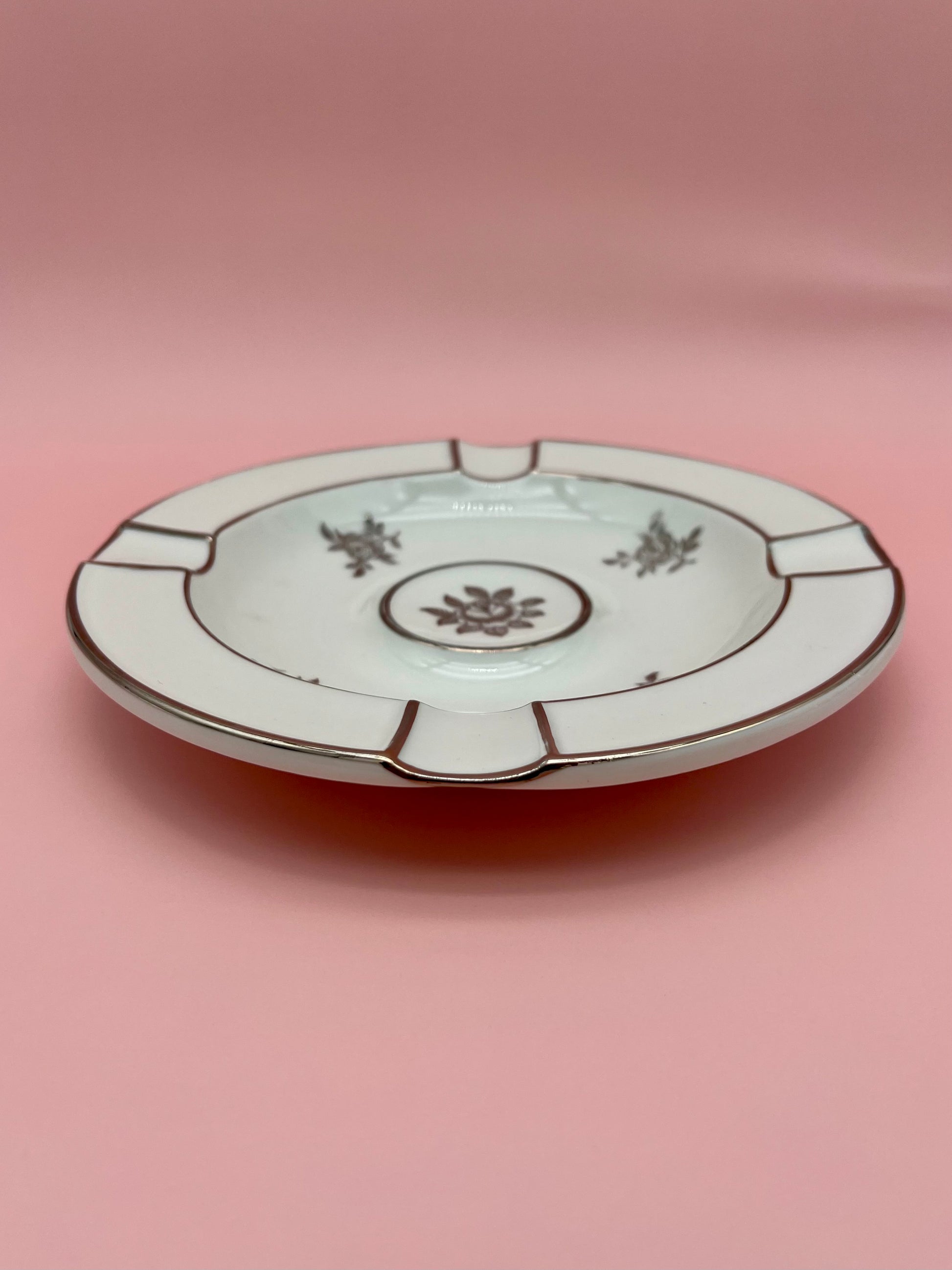 Gisela-Smoking Accessory-Pearl&#39;s Puff Parlor