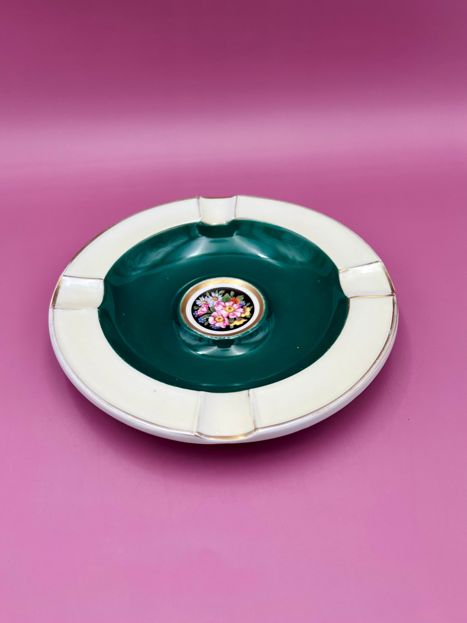 Gisela-Smoking Accessory-Pearl&#39;s Puff Parlor