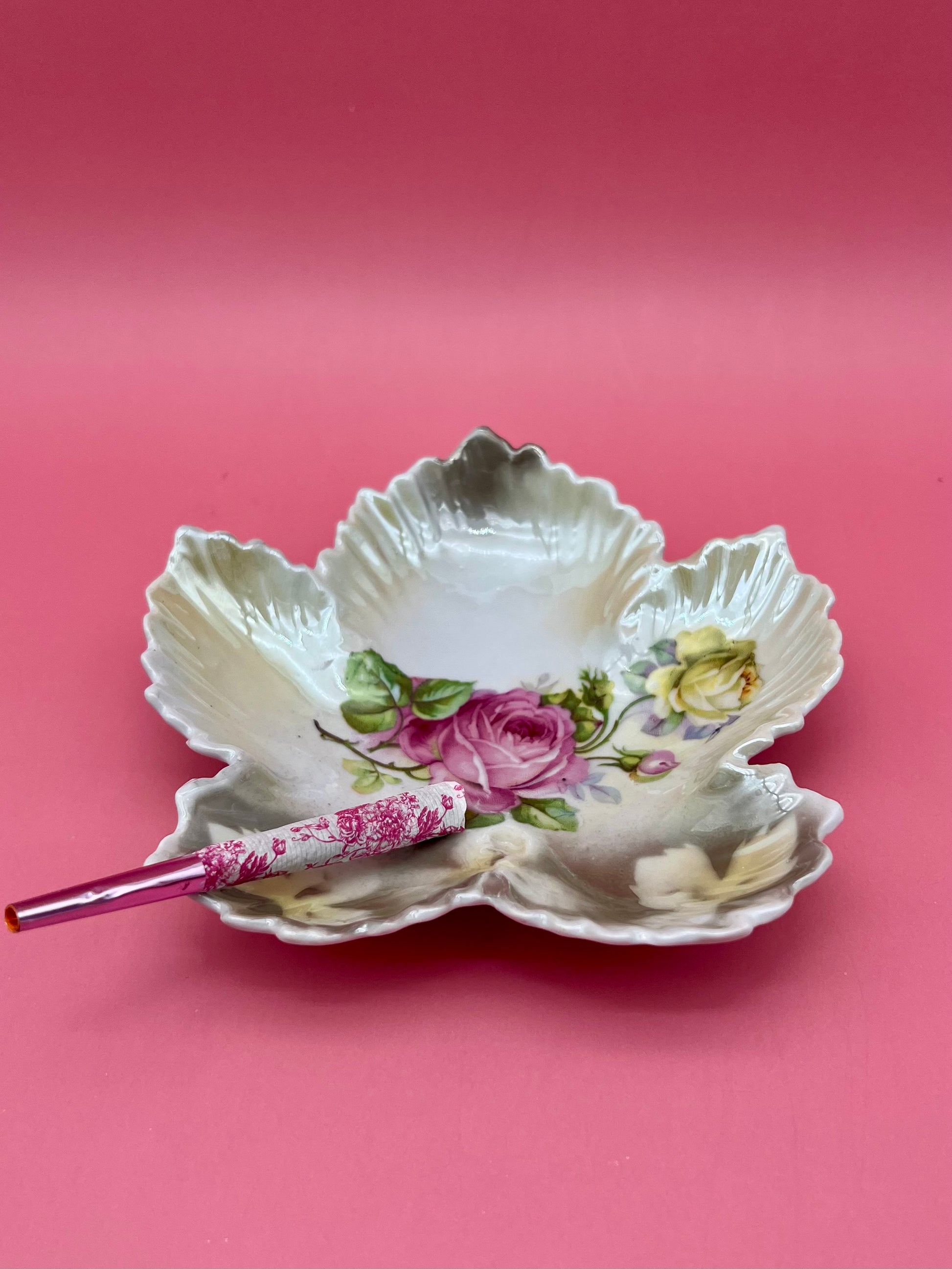 Henriette-Smoking Accessory-Pearl's Puff Parlor