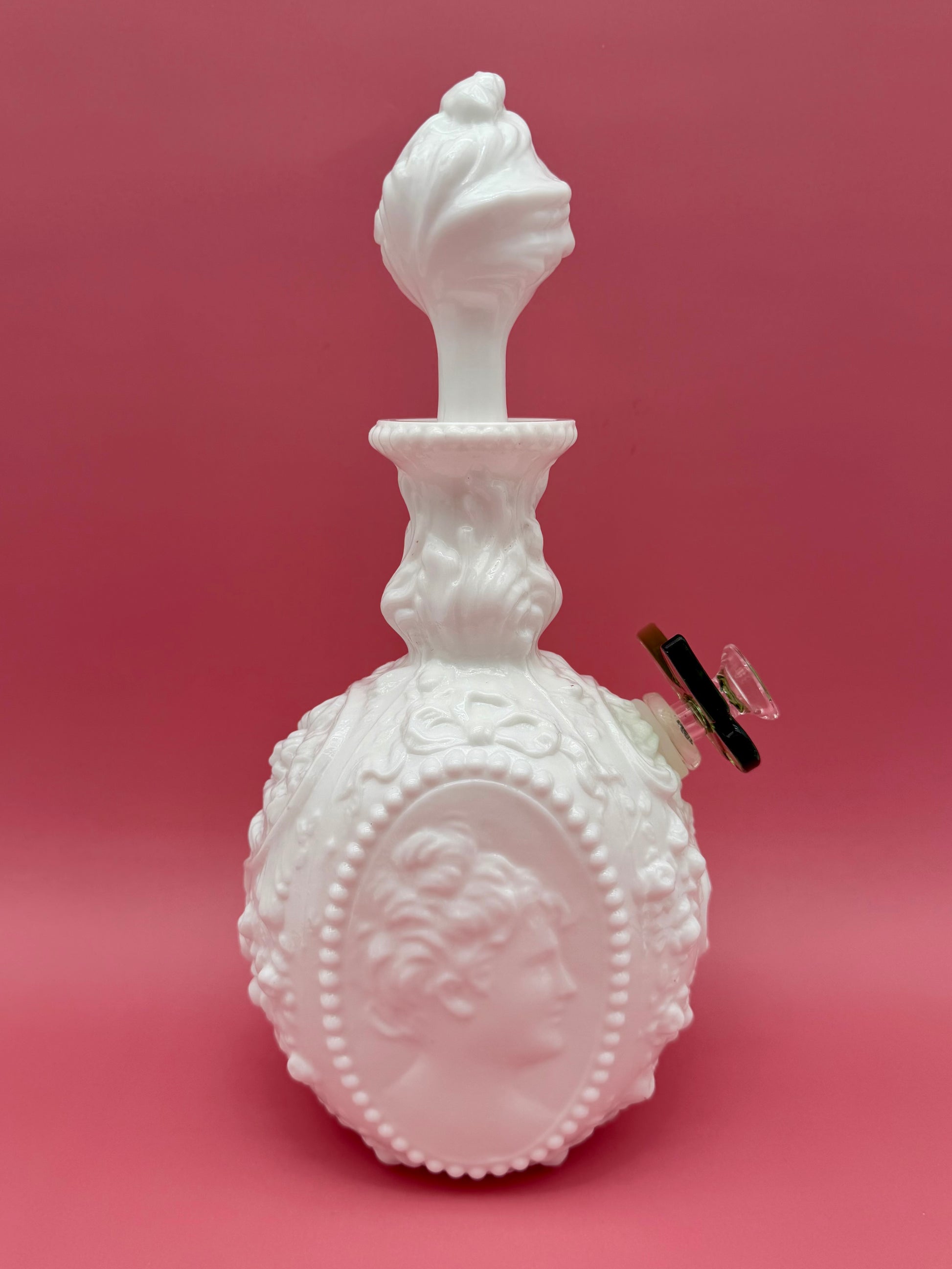 Jenny-Decanter-Pearl's Puff Parlor