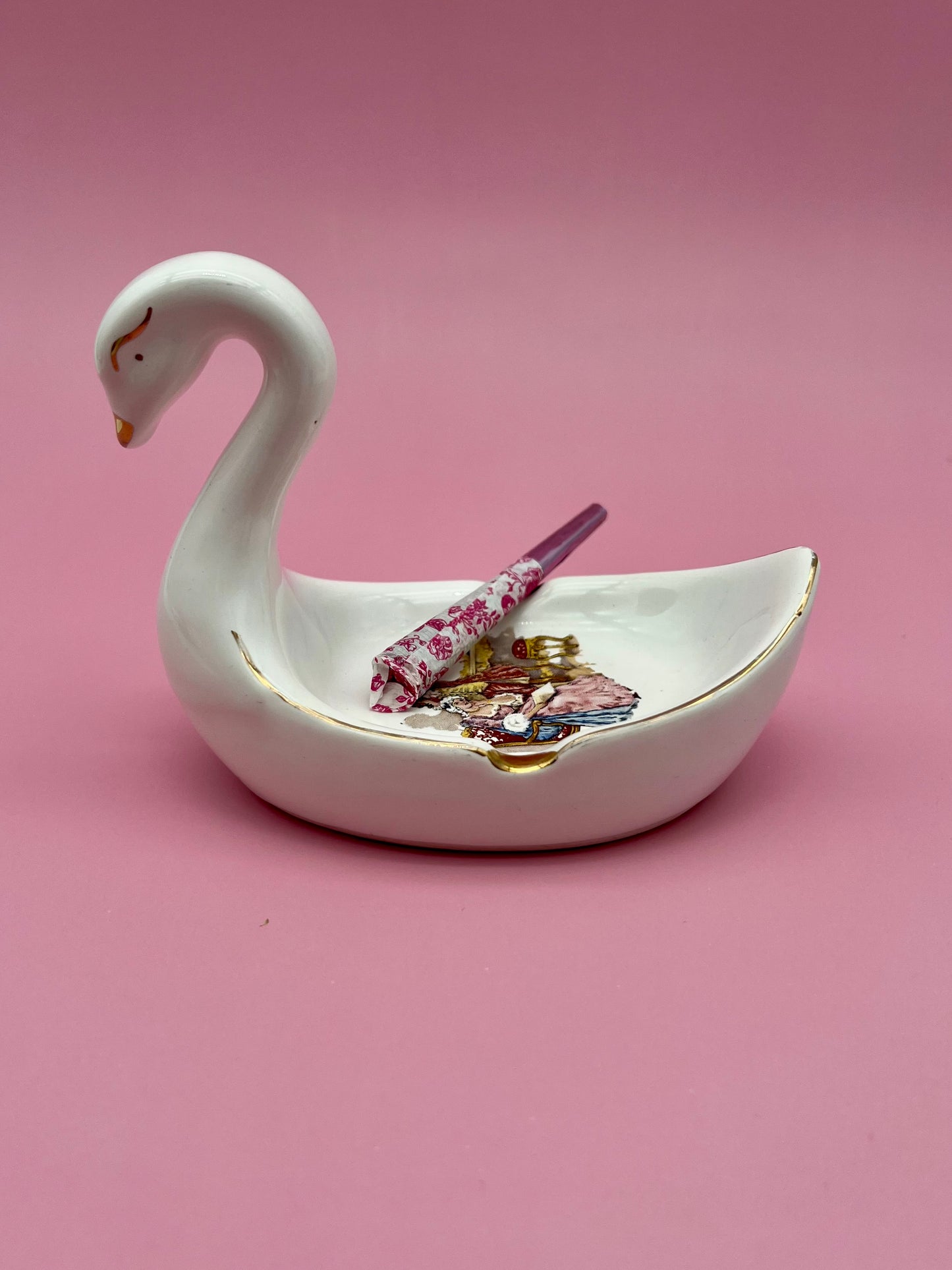 Leda-Smoking Accessory-Pearl's Puff Parlor