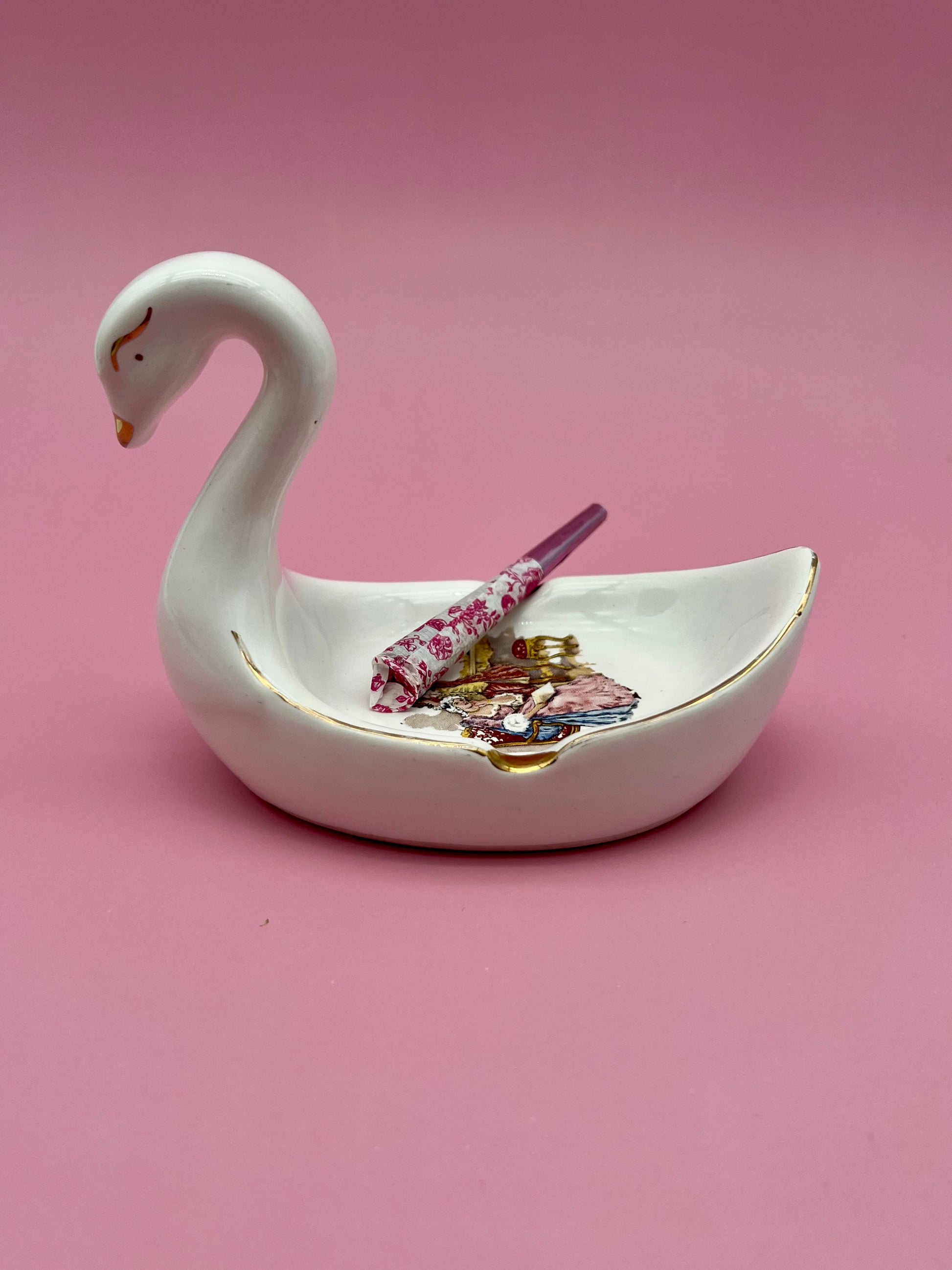 Leda-Smoking Accessory-Pearl's Puff Parlor