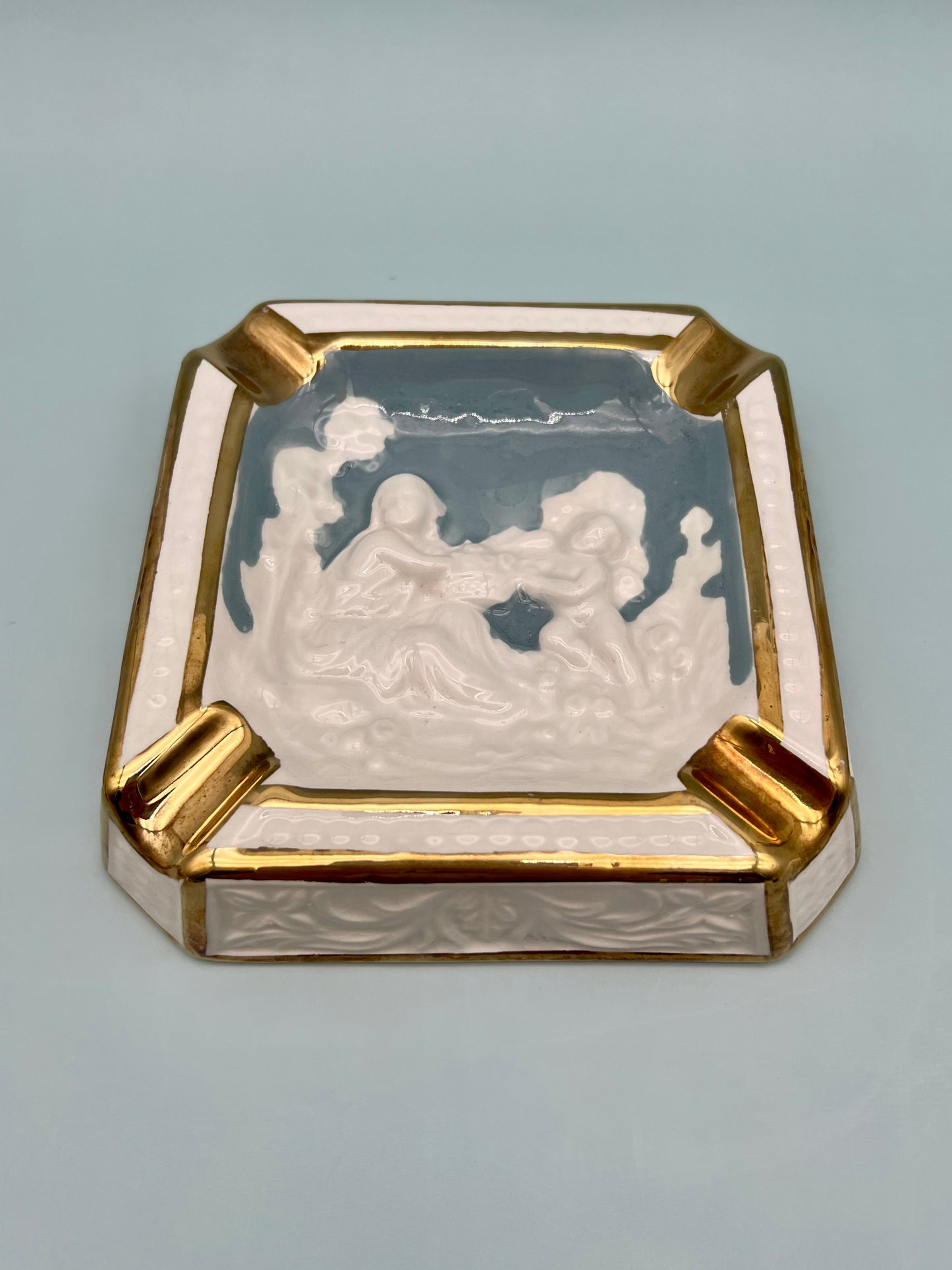 Livia-Smoking Accessory-Pearl's Puff Parlor
