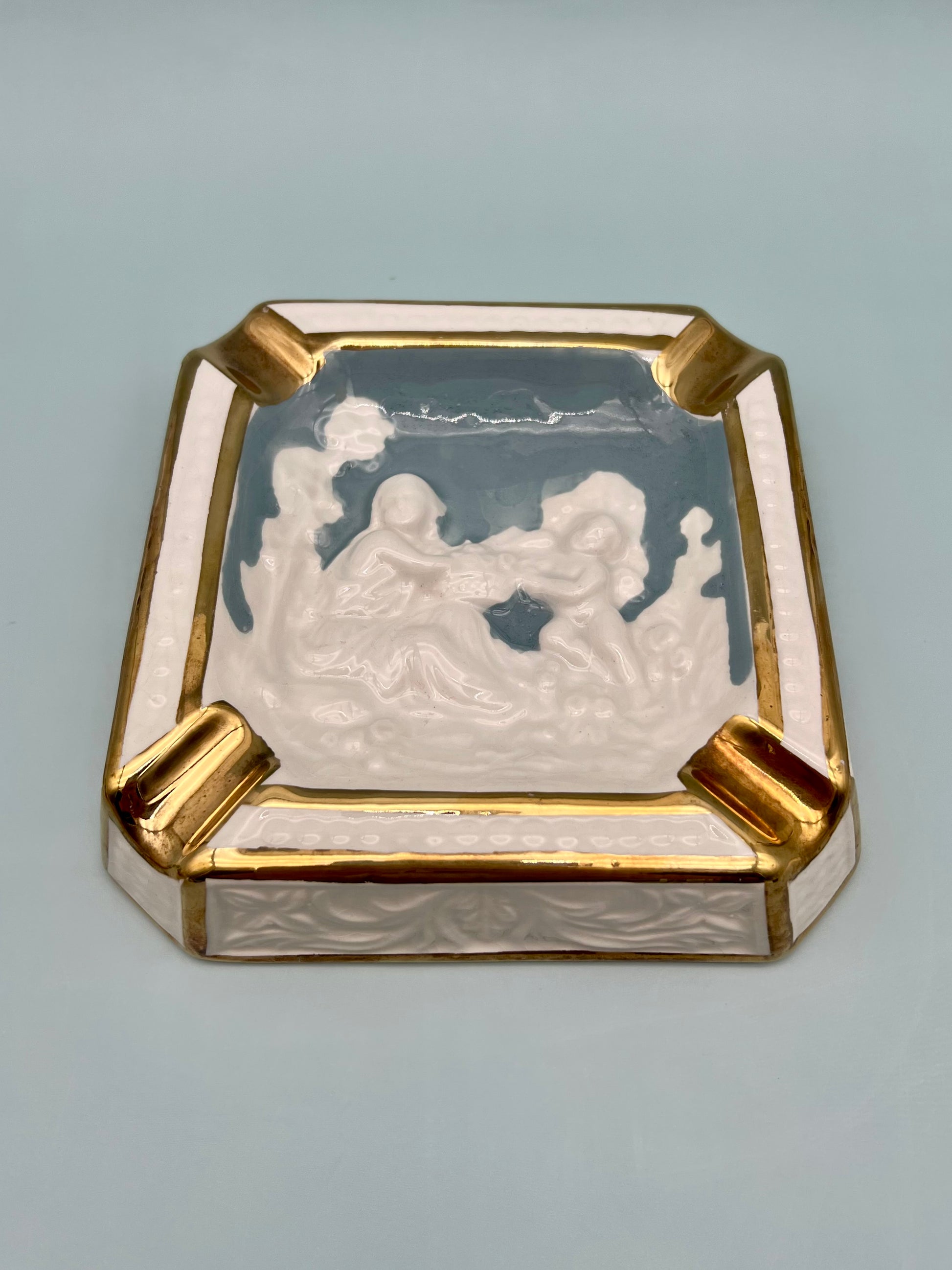 Livia-Smoking Accessory-Pearl's Puff Parlor