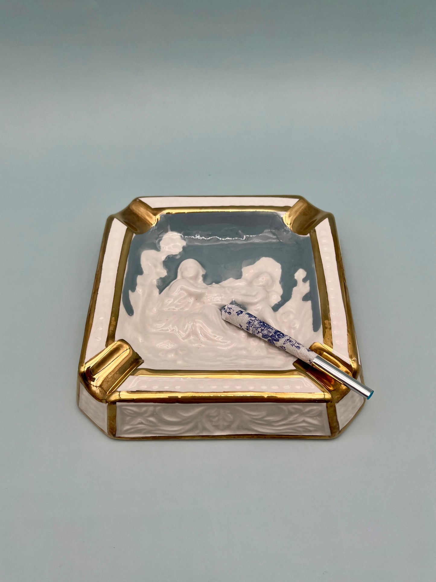 Livia-Smoking Accessory-Pearl's Puff Parlor