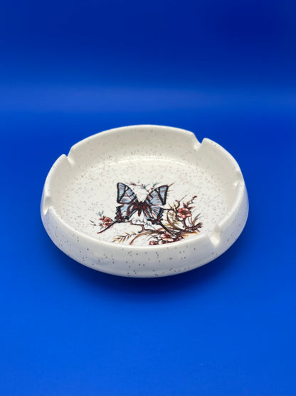 Luci-Smoking Accessory-Pearl's Puff Parlor