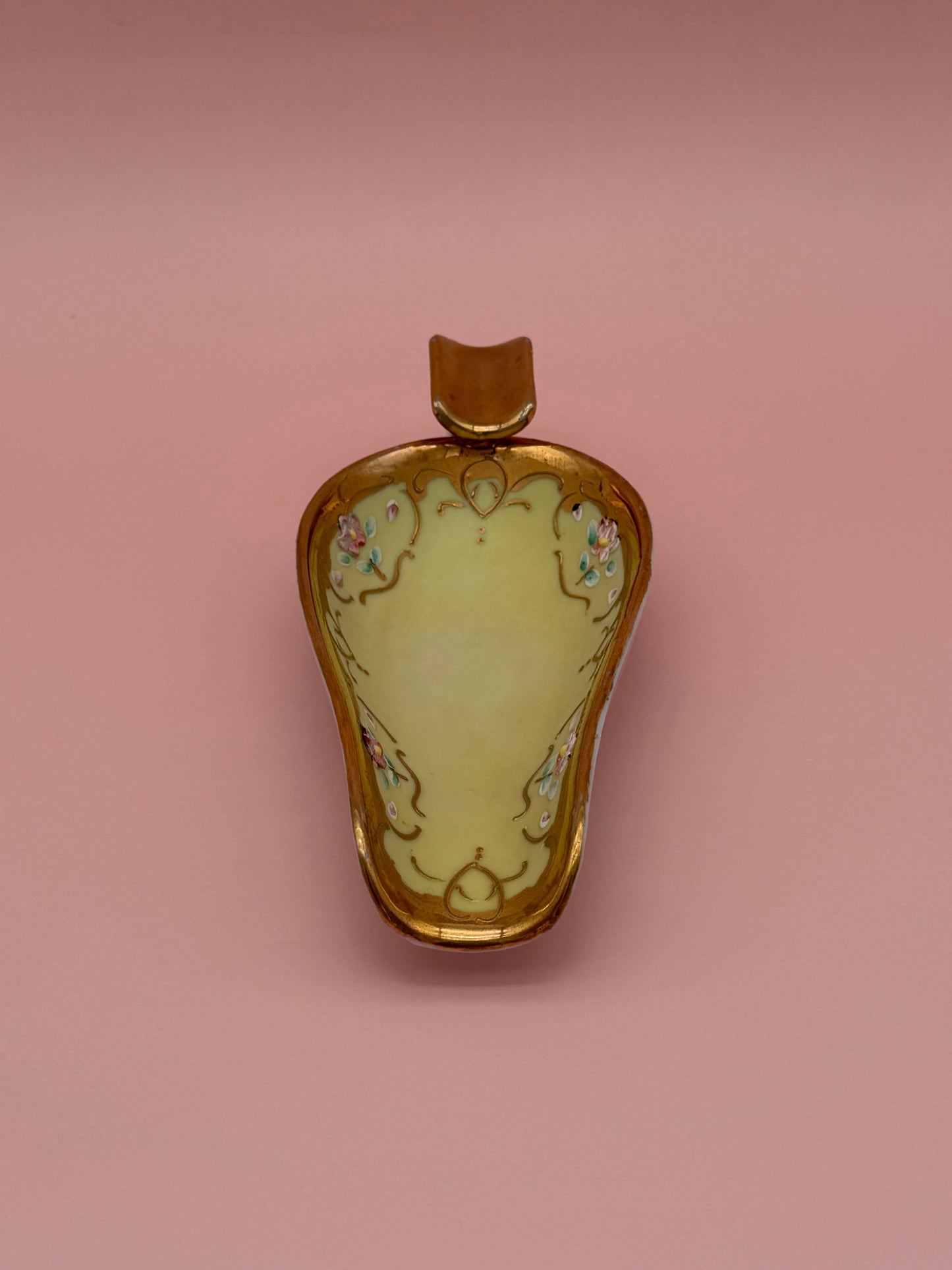 Rayna-Smoking Accessory-Pearl's Puff Parlor