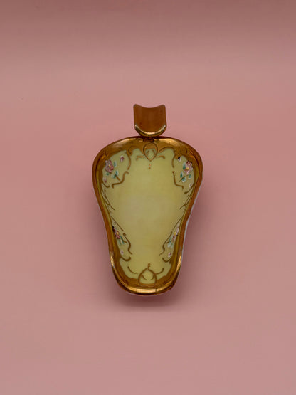 Rayna-Smoking Accessory-Pearl's Puff Parlor