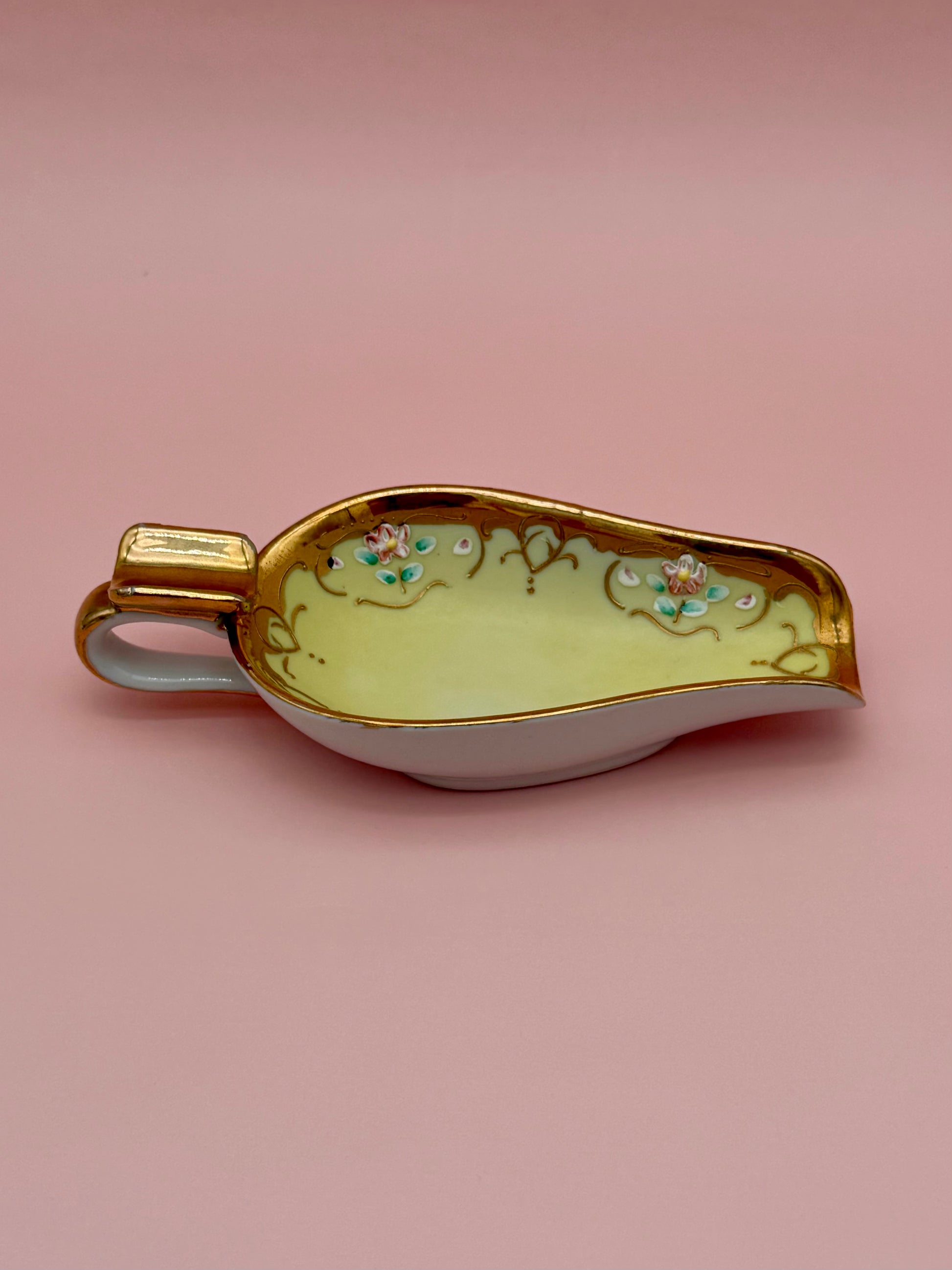 Rayna-Smoking Accessory-Pearl's Puff Parlor