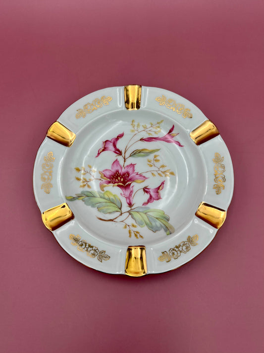 Robyn-Smoking Accessory-Pearl&#39;s Puff Parlor
