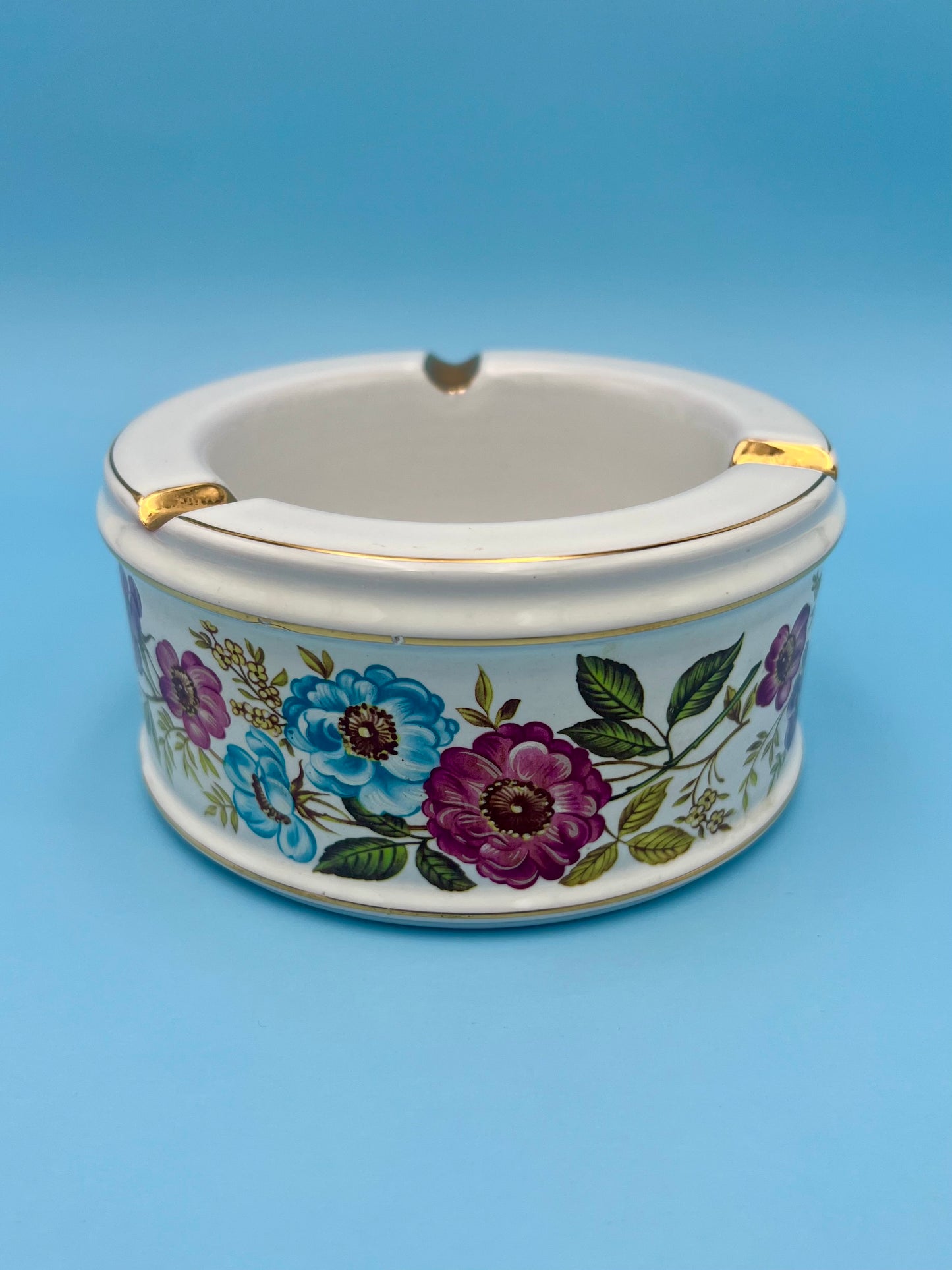Romina-Smoking Accessory-Pearl&#39;s Puff Parlor