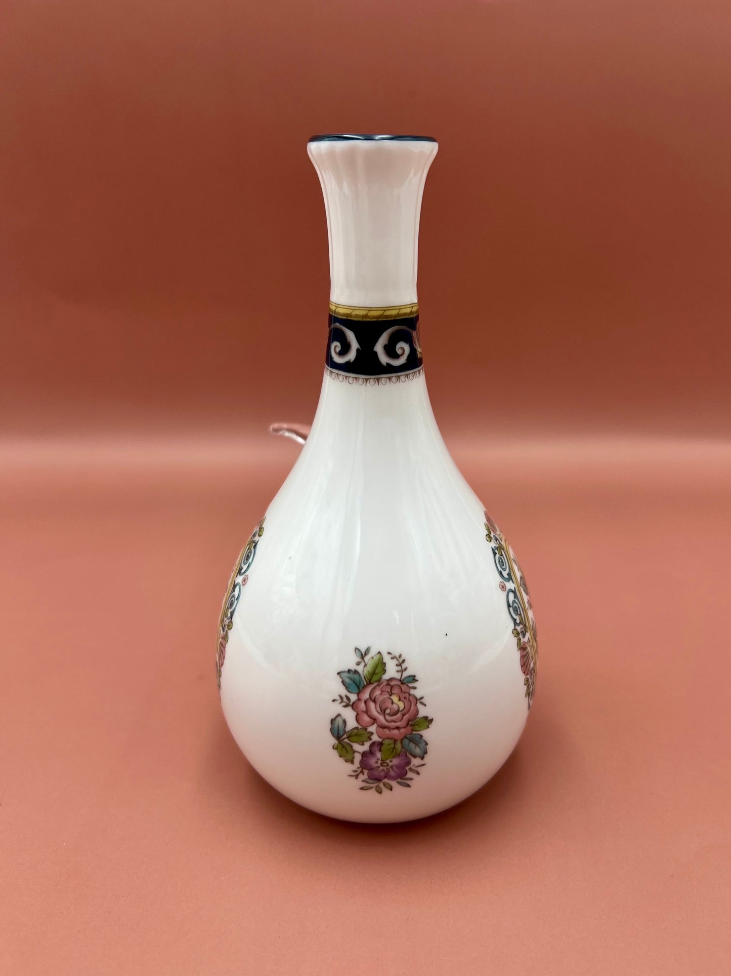 Sandra-Petite Water Pipe-Pearl's Puff Parlor