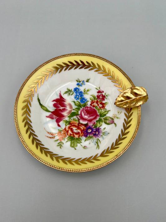 Simone-Smoking Accessory-Pearl&#39;s Puff Parlor